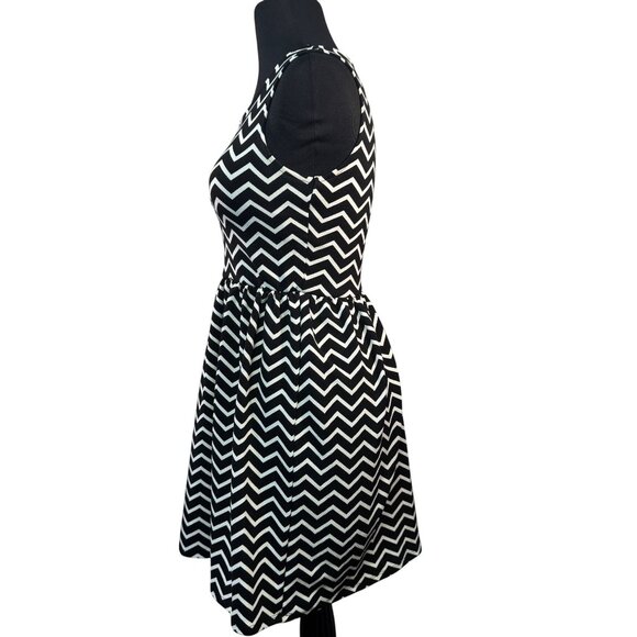 Speechless Chevron Black & White Sleeveless Dress Size 12 - Picture 3 of 6